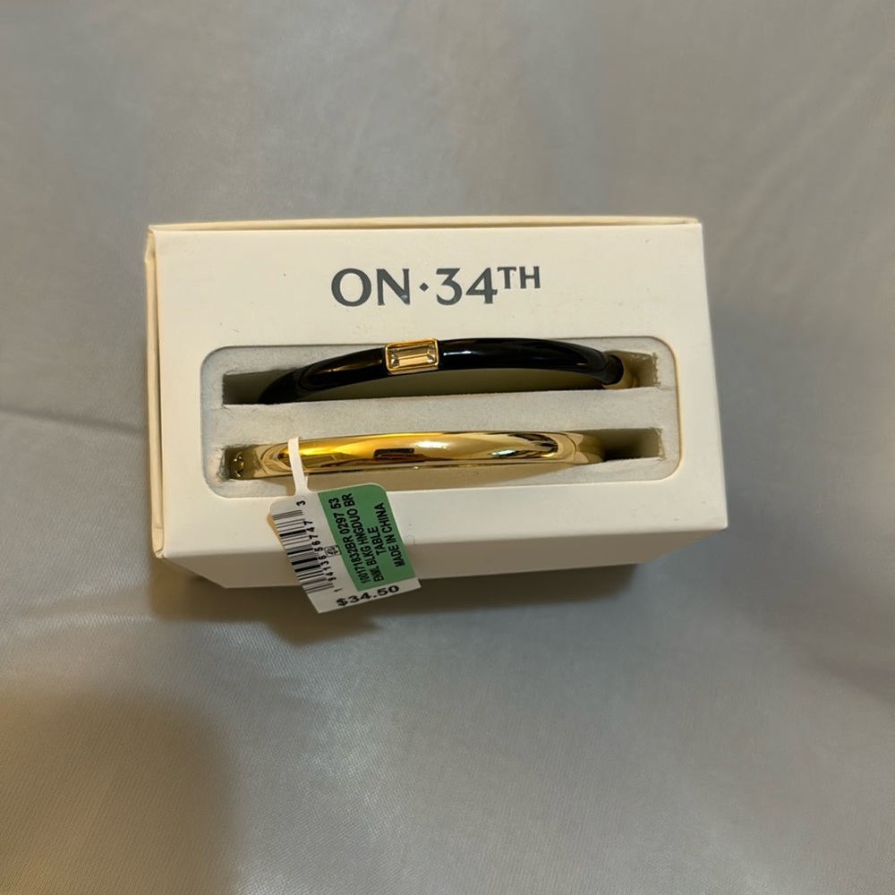 ✨ free with bundle ✨ On 34th black and gold bracelets (set of 2)